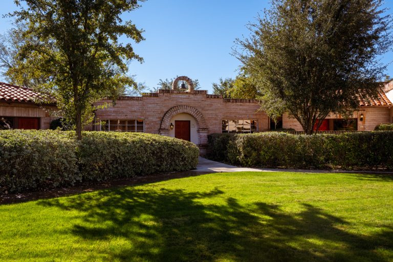 Adobe brick casitas and green lawns on the resort grounds